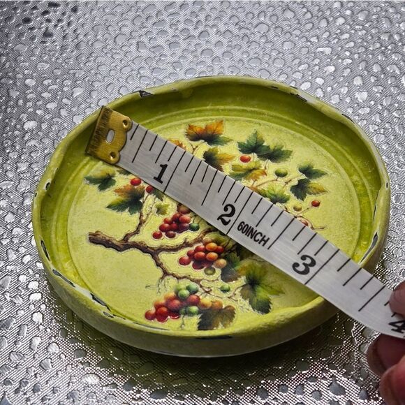 "5/$25" Altered Upcycled Jar Lid Yellow Green Grapes Fruit Fridge Magnet - Picture 6 of 7